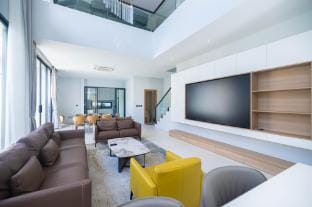 Mojali Luxury Pool Villa with 5 Bedrooms, Phuket Island Villa in Kathu