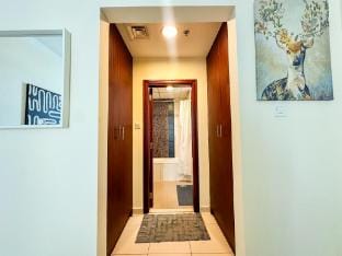 Vserve - 1 BR Stunning Canal and Burj Khalifa View Apartment in Dubai