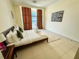 Vserve - 1 BR Stunning Canal and Burj Khalifa View Apartment in Dubai