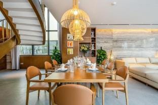 5BR Luxury Villa: Elite Services & Privacy Villa in Hoa Hai