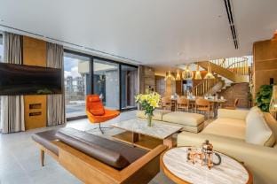 5BR Luxury Villa: Elite Services & Privacy Villa in Hoa Hai