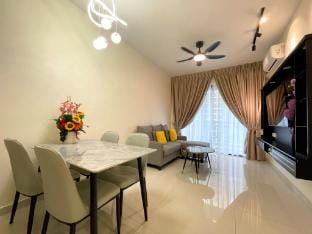 Tampoi/Skudai/Town-Netflix+TV Box  Apartment in Johor Bahru