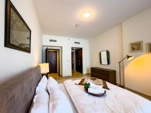 Waterfront Living near Palazzo Versace - Pool, Gym Apartment in Dubai