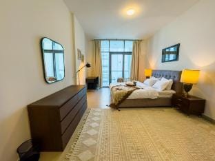 Waterfront Living near Palazzo Versace - Pool, Gym Apartment in Dubai