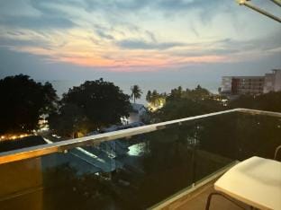 Ocean view Family 2 beds Top floor@The Blu X Apartment in Chon Buri Changwat