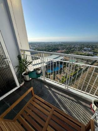 Cozy Studio 5 Mins to Sky Ranch w/ Pool & View Apartment in Tagaytay