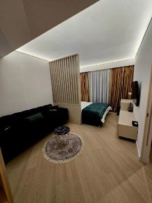 Happy Luxury Cortina Studio Apartment in Bucharest