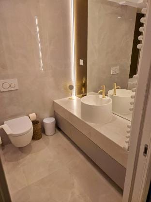Happy Luxury Cortina Studio Apartment in Bucharest