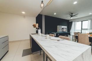 Mosaic Playhouse 3BR w Bathtub&Pooltable Midvalley Apartment in Johor Bahru