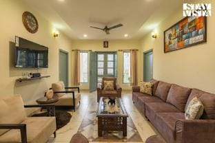 StayVista at Pinecrest Manor - Outdoor Jacuzzi Villa in Himachal Pradesh