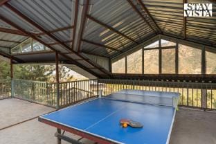 StayVista at Pinecrest Manor - Outdoor Jacuzzi Villa in Himachal Pradesh