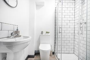 Spacious 5 bed apartment in Manchester  Apartment in Bury