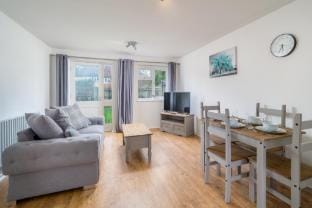 Pet-Friendly 1Bedroom in Crawley w/ Private Garden Vacation rental in Crawley
