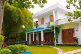 Villa The One Hikkaduwa Villa in Hikkaduwa