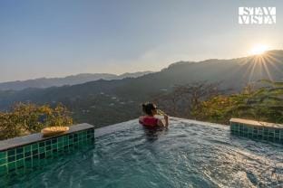 StayVista at ILIKA W/ Heated Infinity Pool&Jacuzzi Villa in Himachal Pradesh