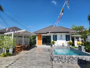 X2 Pool Villa Near Khon Kaen Airport Villa in Laos