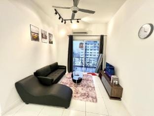 SF 1-12Pax Puchong Sky Pod 3Room IOI Mall 8Bed LRT Apartment in Subang Jaya