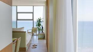 In front of MyKhe beach Panorama 15fl Suite Apartment in Da Nang
