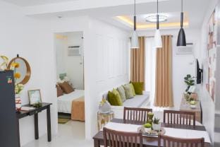 Cozy Crib Suite Condo w/ Balcony Pool & Gym Apartment in Puerto Princesa