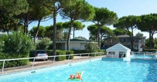 Gorgeous apartment in a modern residence with pool by Beahost Rentals Apartment in Bibione