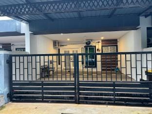 yasmins homestay Vacation rental in Perak