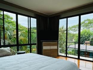清迈奢华湖景泳池别墅豪宅5卧ChiangMai Luxury Lakeside Pool Villa Villa in Thailand