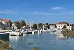 Atypical mobile home 4 bedrooms 2 bathrooms - Family Camping JF02 Vacation rental in Les Mathes