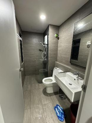 Al Baraqah Suites Pool View  Splashmania KLIA Apartment in Selangor, Malaysia