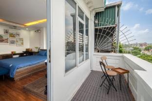 Holly's Elegance Retreat w/bathtub in Old Quarter Vacation rental in Hanoi