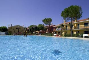 Comfortable house with pool in a green and quiet area by Beahost Rentals Apartment in Bibione