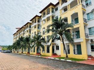Desaru Beach Family Suite Pool View D30206 5 Pax  Apartment in Johor