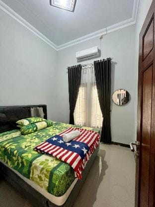 Homestay Anugerah cocok untuk penginapan keluarga Country House in Special Region of Yogyakarta