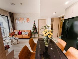 2 Bedrooms Apartment + E1.33.10 Vacation rental in Ho Chi Minh City