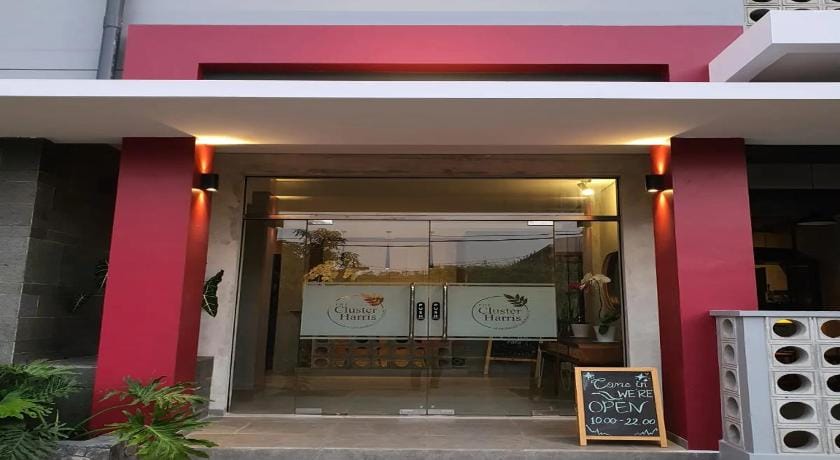 The Cluster Harris Bed and Breakfast in West Java