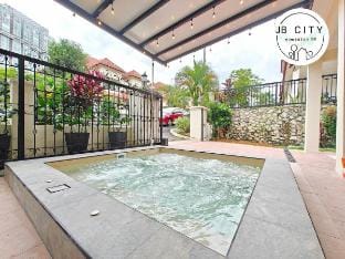Lumina Jacuzzi pool Villa by RR JBcity Villa in Johor Bahru