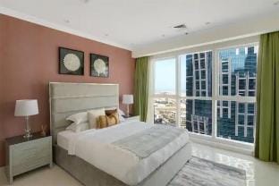 Opulant 1 BR Apt w/ Partial seaview - High Floor Apartment in Dubai