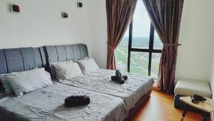 Platino 10 Pax, few steps to Paradigm & escape JB Vacation rental in Johor Bahru