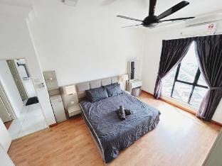 Platino 10 Pax, few steps to Paradigm & escape JB Vacation rental in Johor Bahru