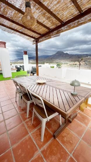 Chayofita Balcony, Huge terrace & BBQ Apartment in Los Cristianos
