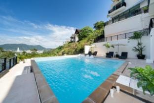 Patong Cliff  Pool villa 12 Rooms /Phuket/sleep 26 Villa in Patong