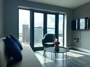 City Centre Albert Dock & Arena Stylish 2-BR Apt Vacation rental in Liverpool