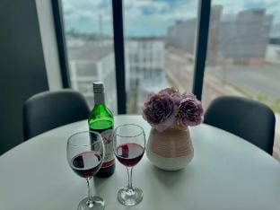 City Centre Albert Dock & Arena Spacious 2-BR Apt Vacation rental in Liverpool