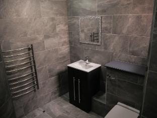 New Oxford House Double Room w En-suite Bathroom Vacation rental in Liverpool
