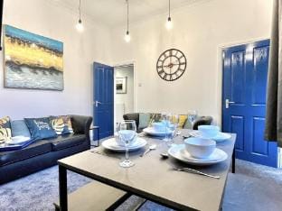 Ideal 4-bed stay-away-home sleeps 6 in Preston Vacation rental in Preston