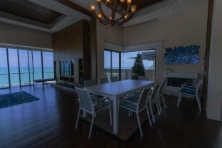 快乐5卧室一线海景别墅 Villa in Phuket