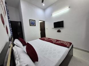 Aviator’s Retreat with kitchen Vacation rental in New Delhi