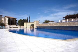 Lovely 1BDR Apt with Patio and Shared Pool Apartment in Kouklia