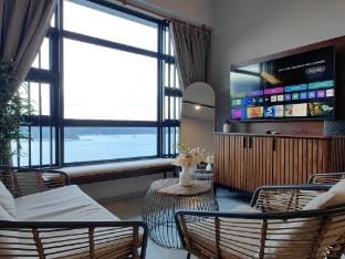 High floor|SeaSunset View|Retro|2BR|Jesselton Quay Apartment in Kota Kinabalu