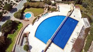 Charming 2BD Apt in Aphrodite Hills, Shared Pool Apartment in Kouklia