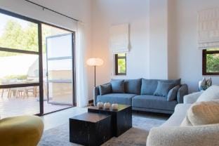 Charming 2BD Apt in Aphrodite Hills, Shared Pool Apartment in Kouklia